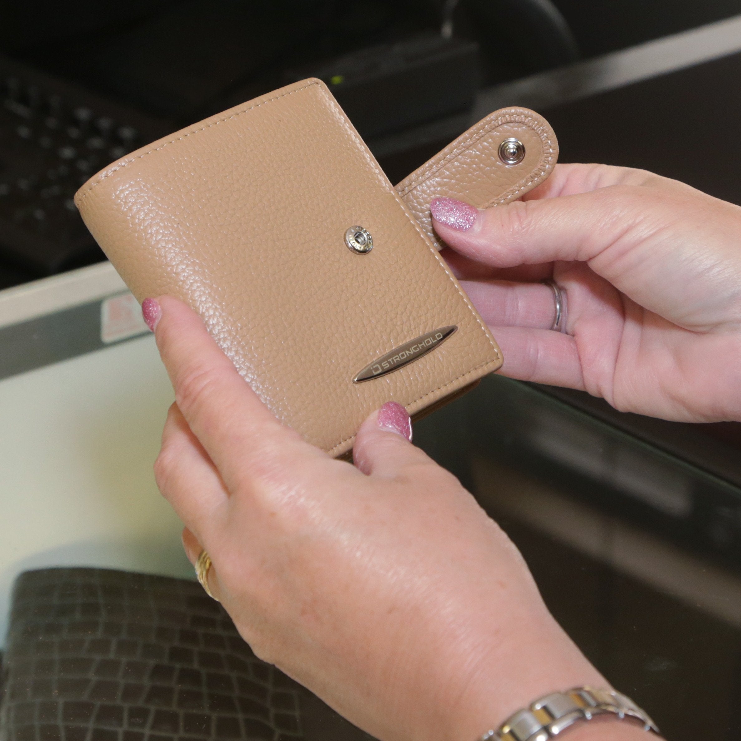 Women's RFID 7 Slot Bifold Leather Wallet - wheat - IDSH7118 - Wheat